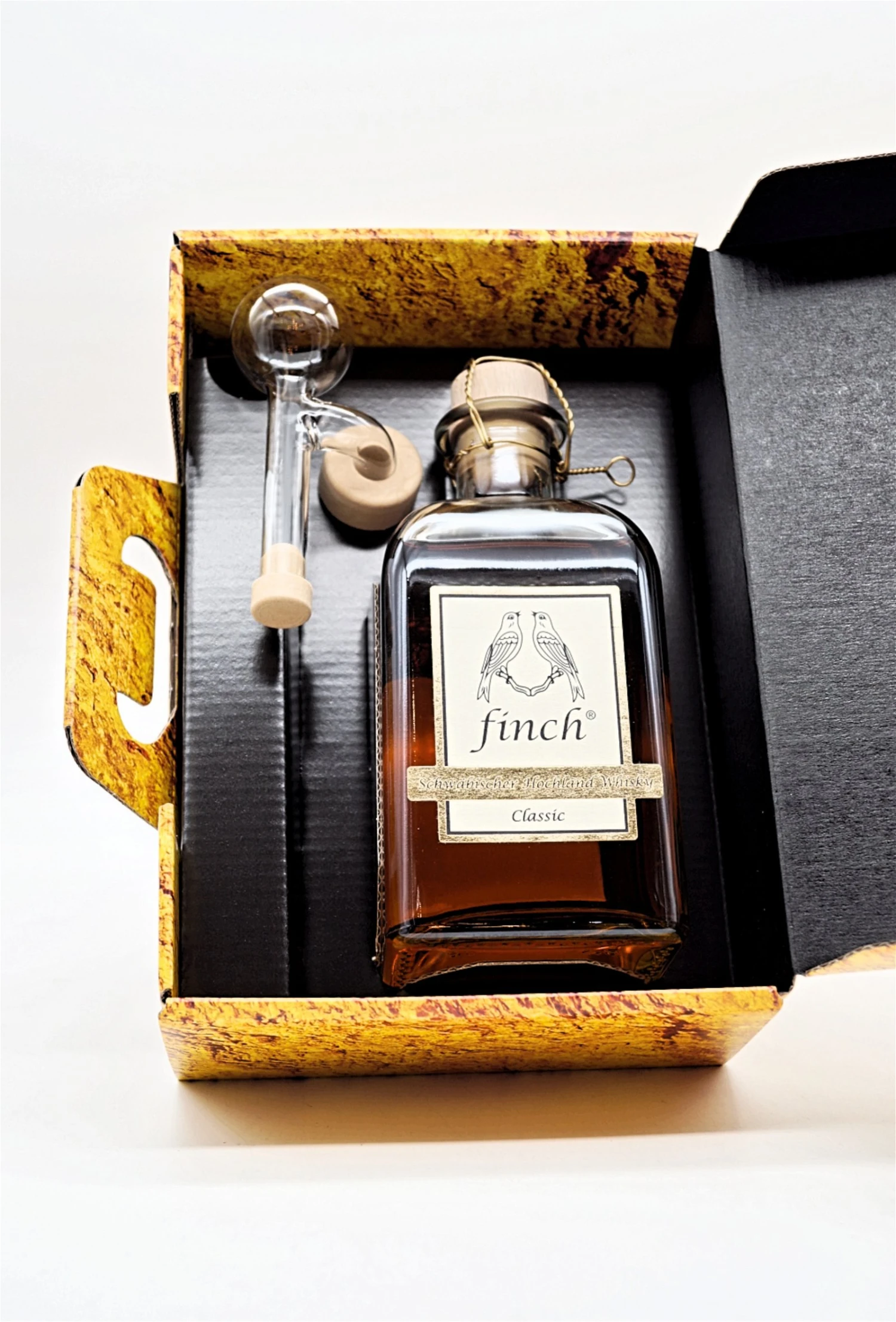 Finch - Classic Schwäbischer Hochland Whisky + Premium Glasausgießer Im Set 4 Finch - Classic Schwäbischer Hochland Whisky + Premium Glasausgießer Im Set – Bild 2