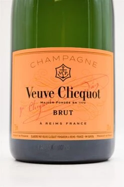 Veuve Clicquot - Brut Yellow Label Champagner -Der Schnapsstodl Verkäufe dsc09138